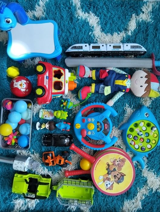 Zabawki dla dziecka, auta, piłki, sorter