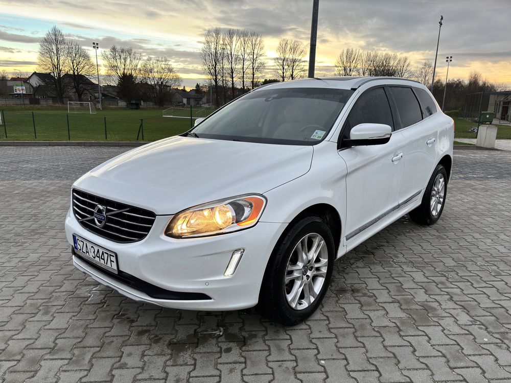 Volvo XC60 LIFT Biała perła