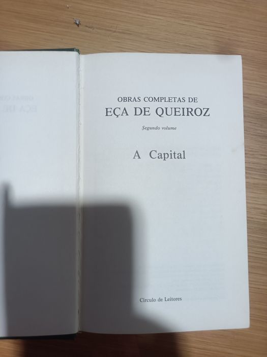 Vendo obras completas de Eça de Queirós