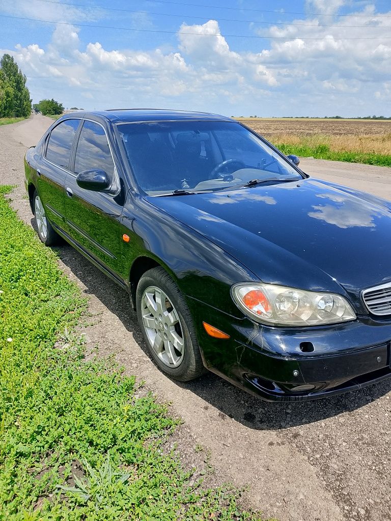 Продам власний  автомобіль можливий обмін на бус