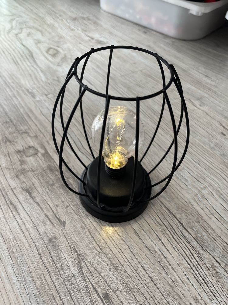 Lampka nocna lampa przenośna okolo 20 cm na baterie