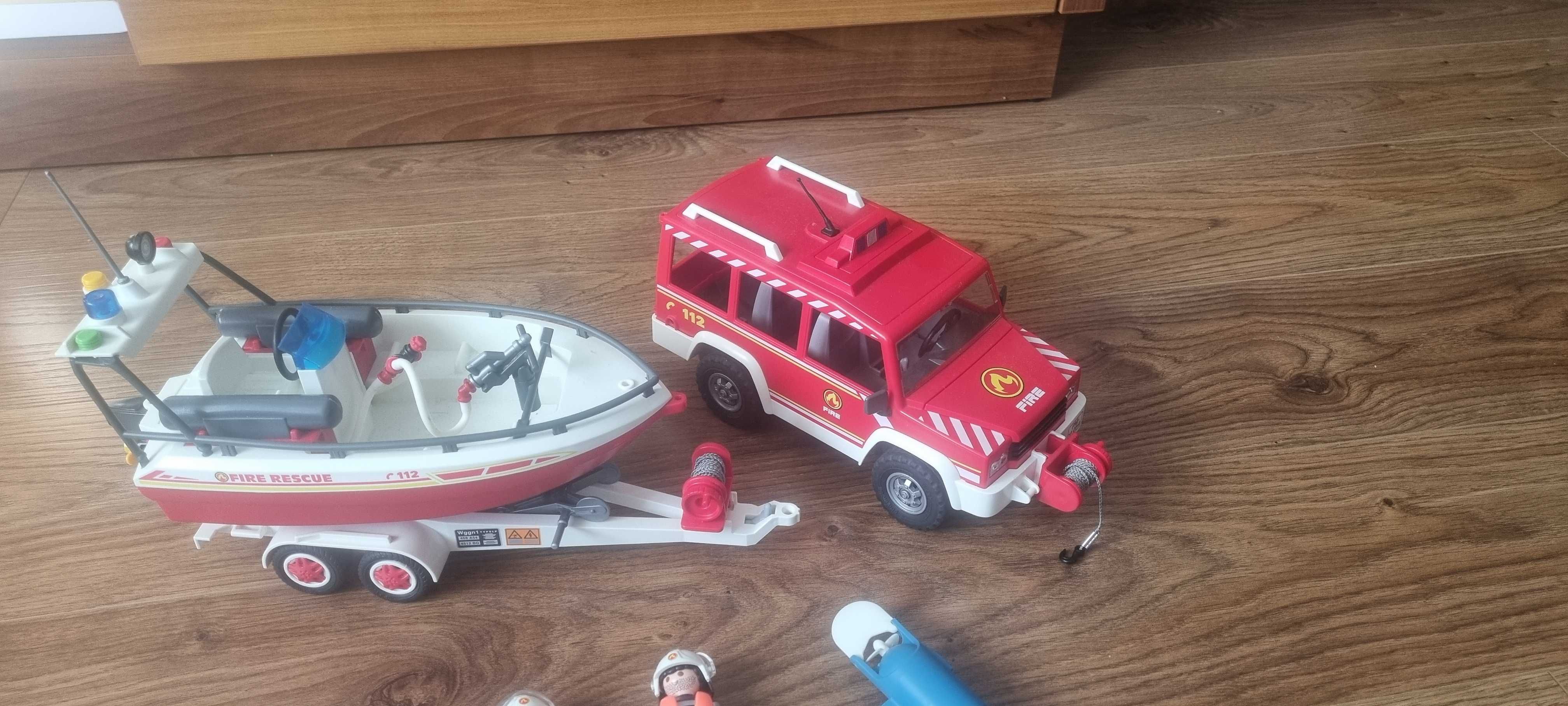 Wóz strażacki z łodzią Playmobil 70054