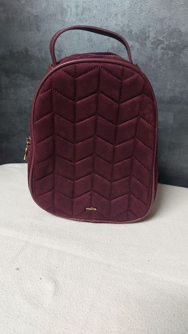 Mochila de camurça bordô