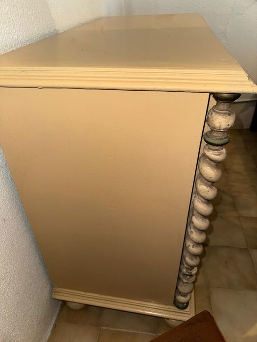 Cómoda antiga lacada