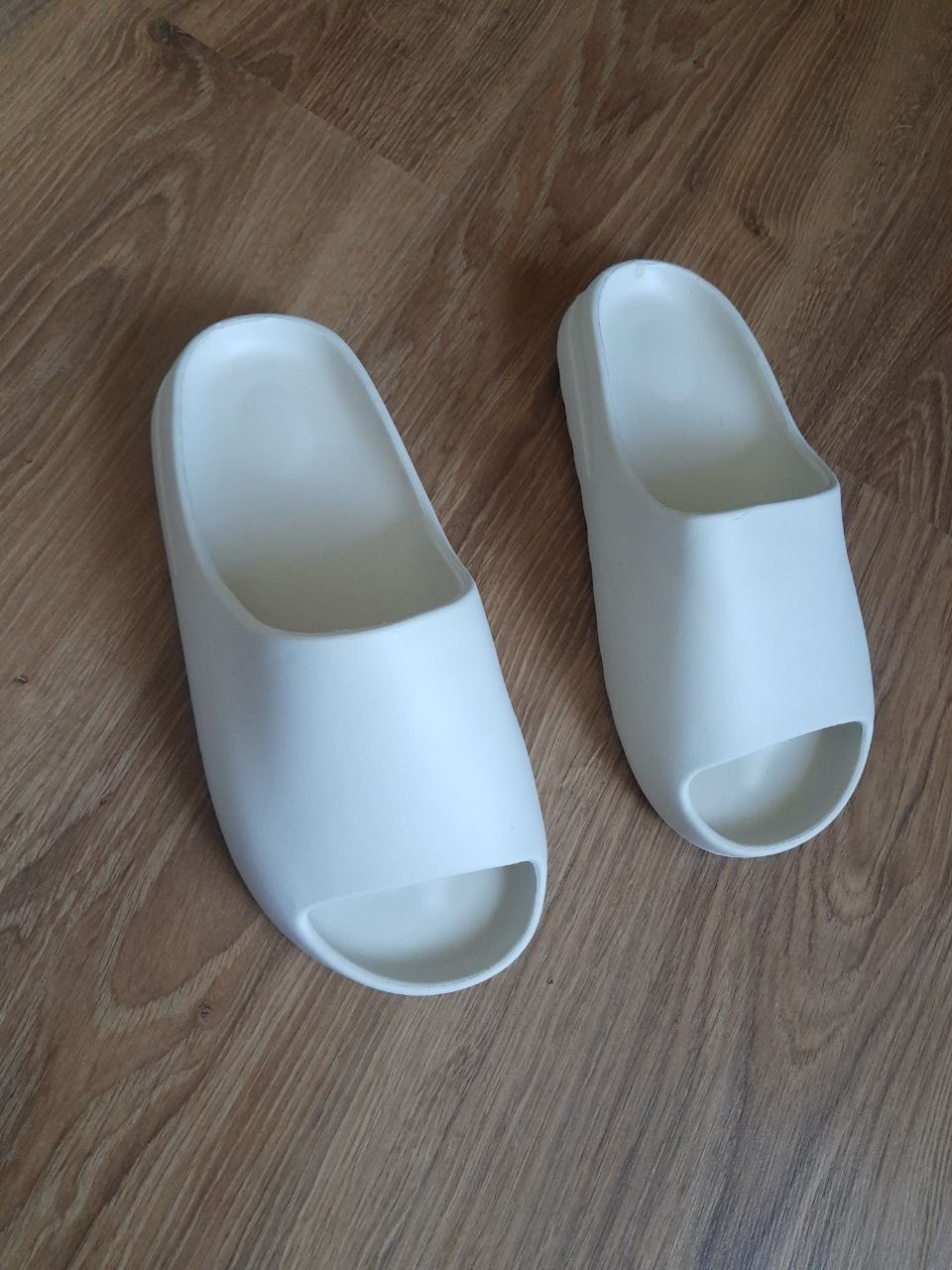 Шлепки, тапки, сланцы, сабо в стиле adidas yeeze slide