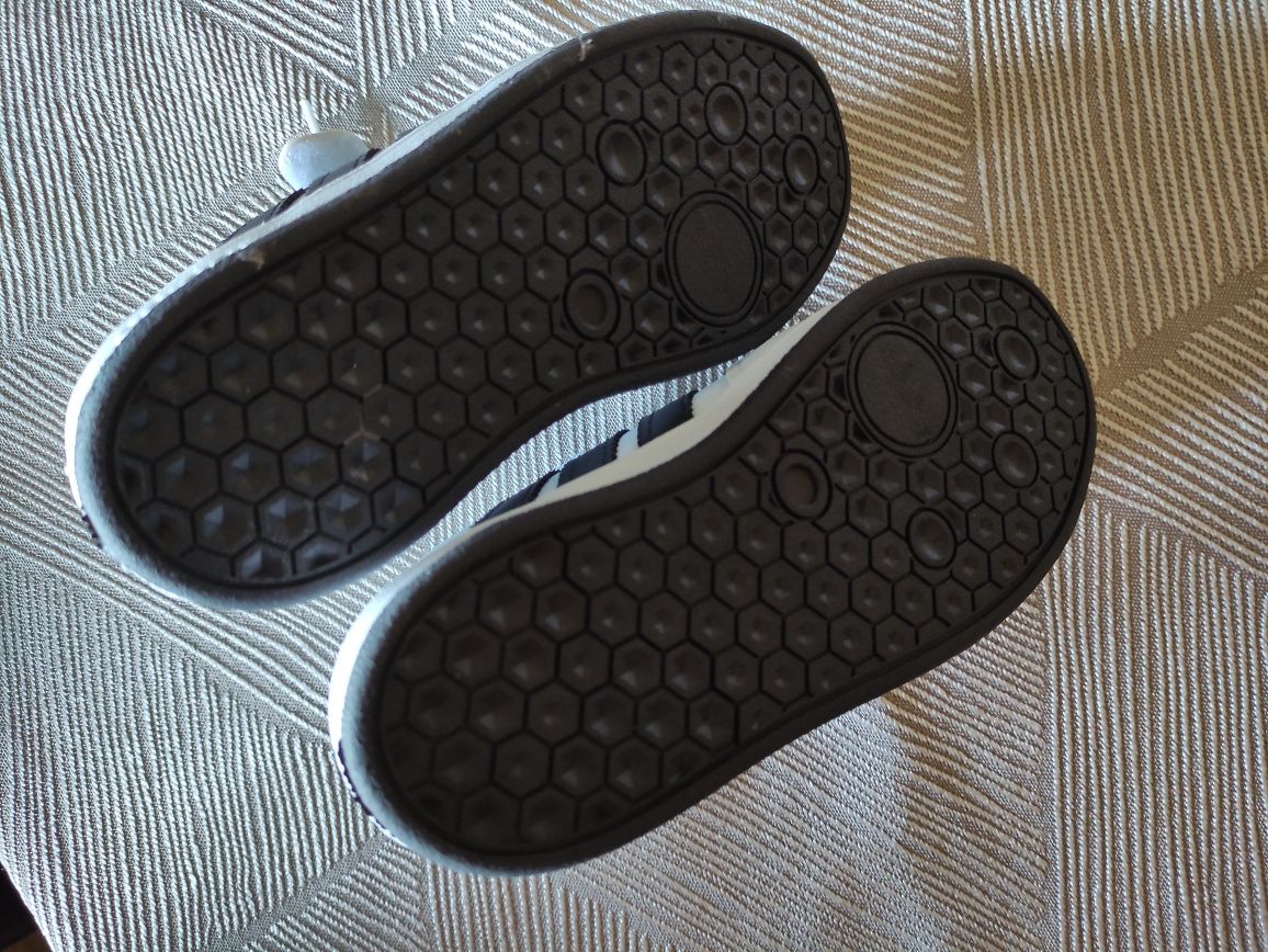 Białe skórzane sneakersy dziecięce Adidas, NOWE, r.30, 18cm