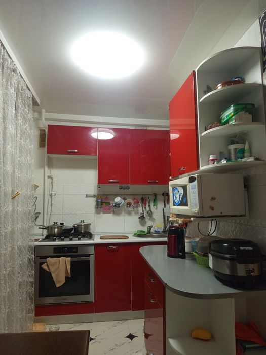 Кухня, шафи-купе, стіл б/у