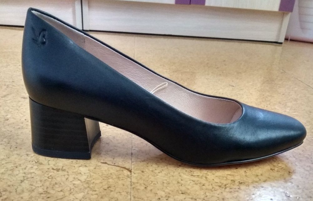 Skórzane czółenka Caprice rozm. 37,5 *24cm*