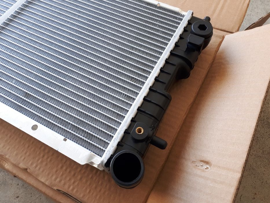 Radiadores novos de refrigeração do motor Opel Corsa-A 1.5 D e 1.5 TD