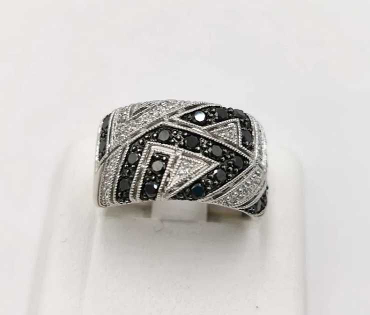 Pierścionek złoto 14K 585 diamenty białe i czarne 0,9 ct 8,32 g