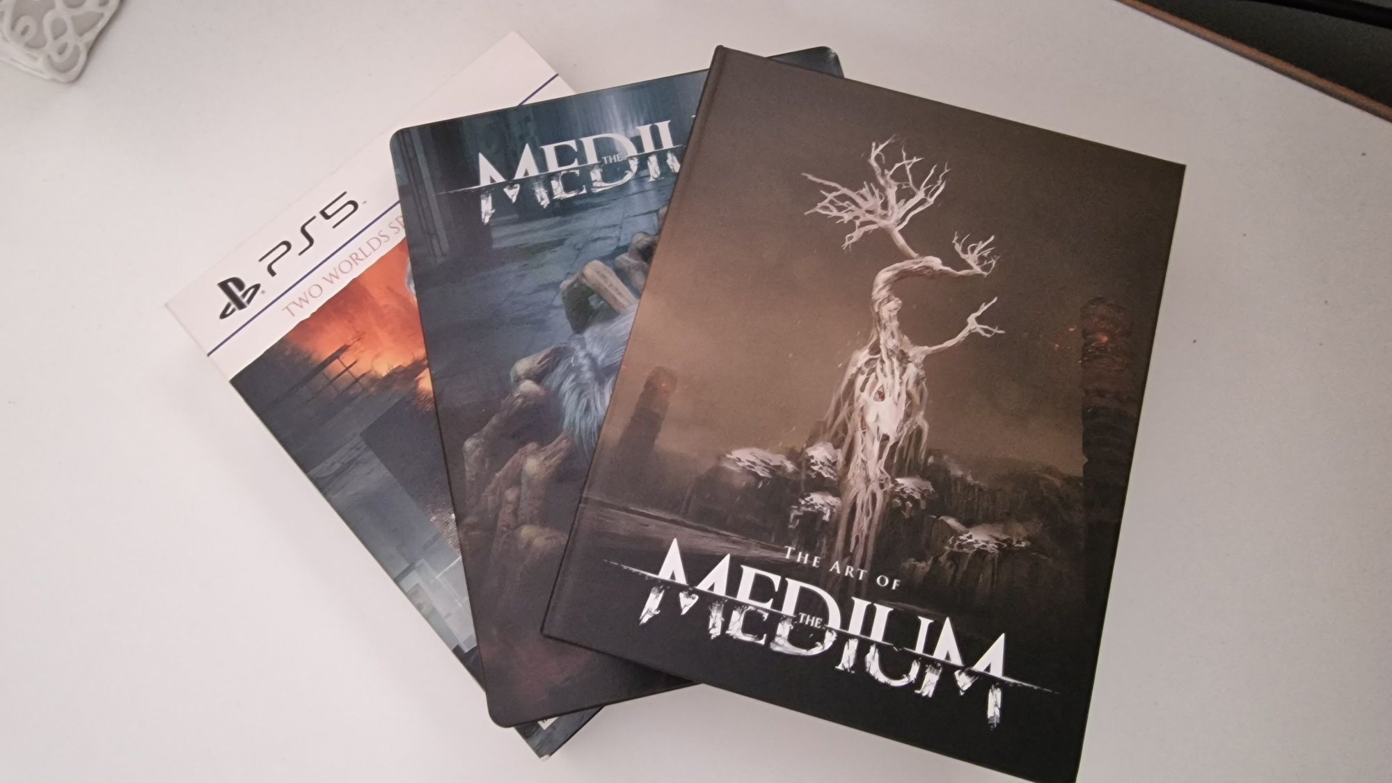 Medium Two Worlds Special Edition