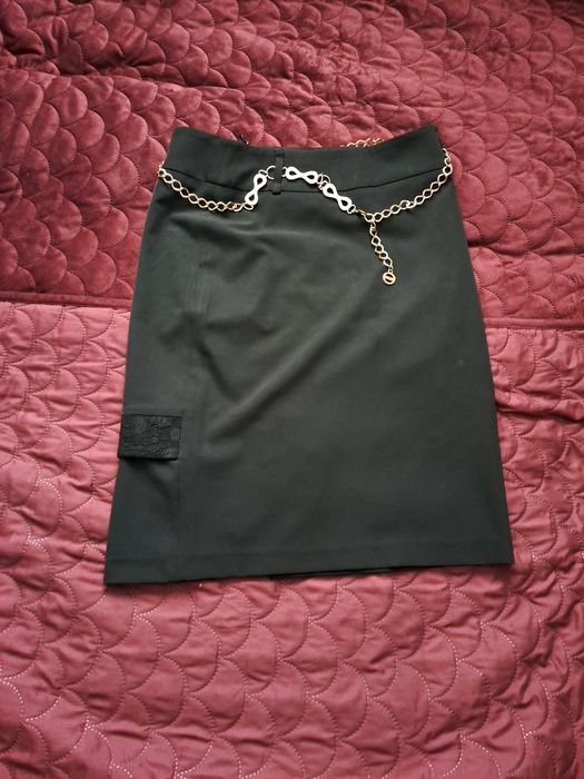 Ділова спідниця з цепочкою