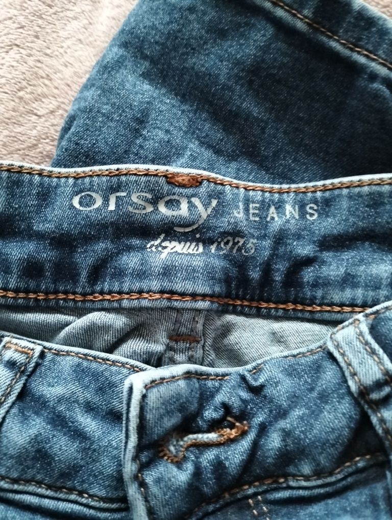 Spodnie Orsay z guziczkami na nogawce