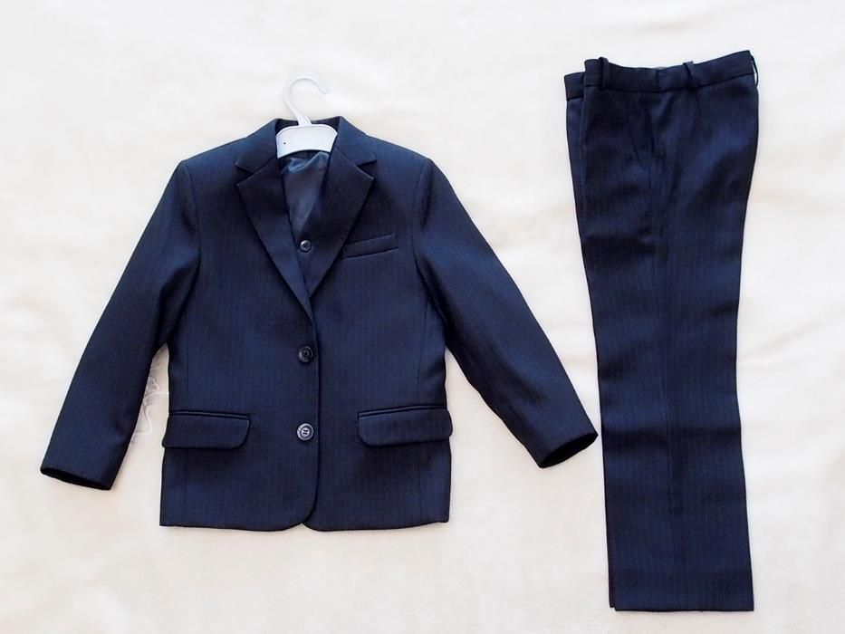 Продам детский школьный костюм - троечку