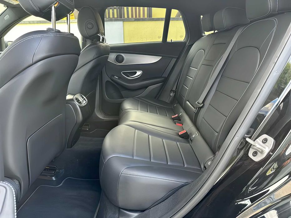 Mercedes-Benz EQC 400      2021