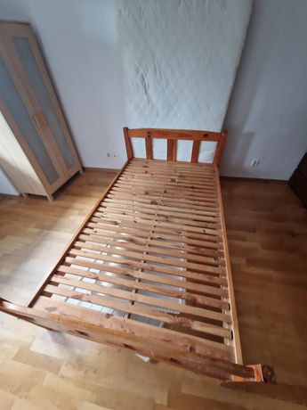 Łóżko drewniane 140x200 z materacem