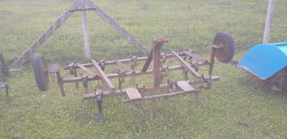 Pług dwuskibowy i kultywator