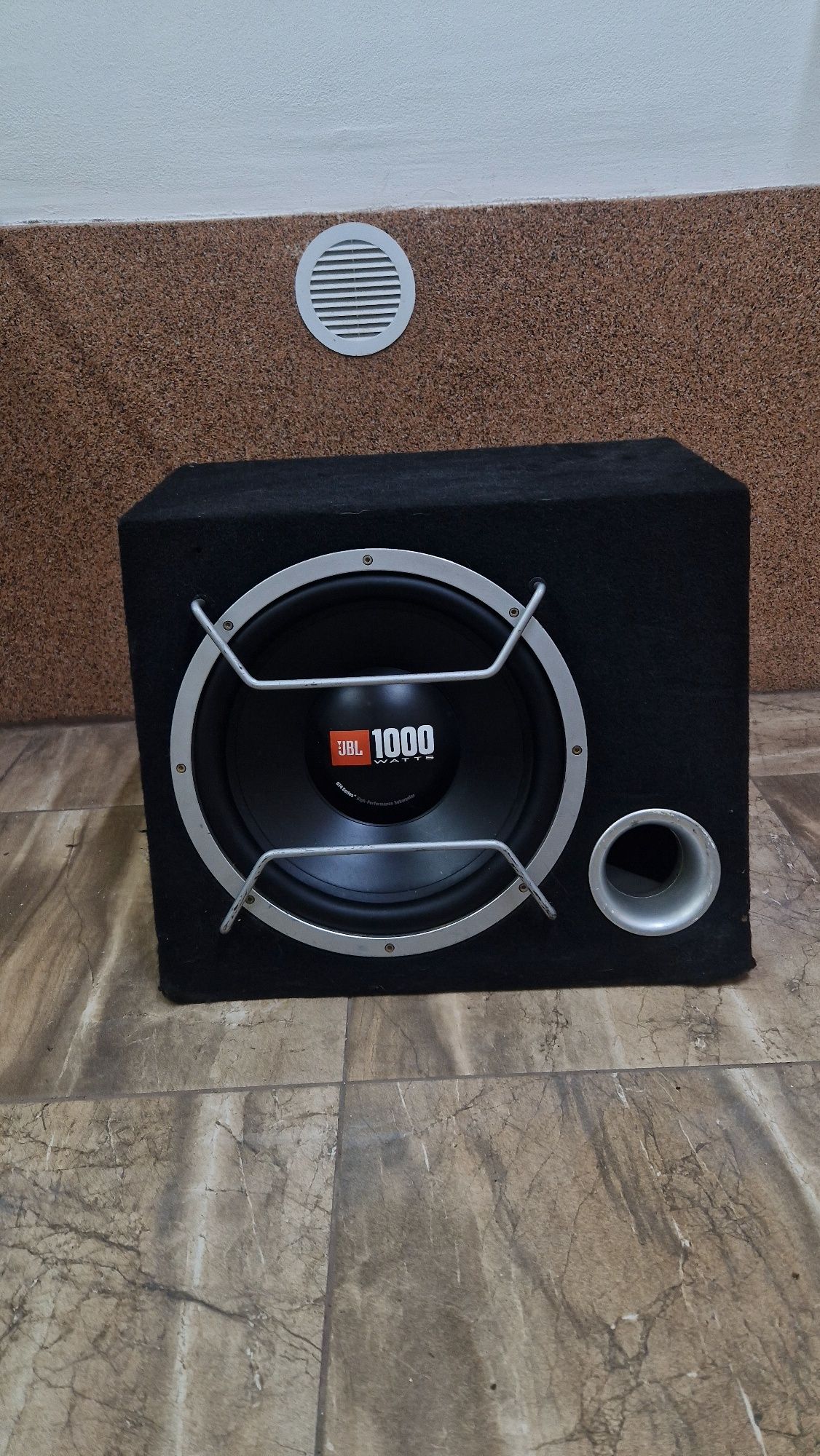 Subwoofer JBL 1000 Watt
Стан до нового
Розміри: вис.-36, дов.-46, шир.