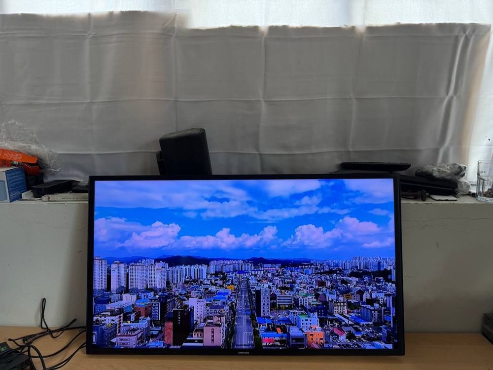 Телевізор Samsung 40’’ Full HD / Smart TV / T2