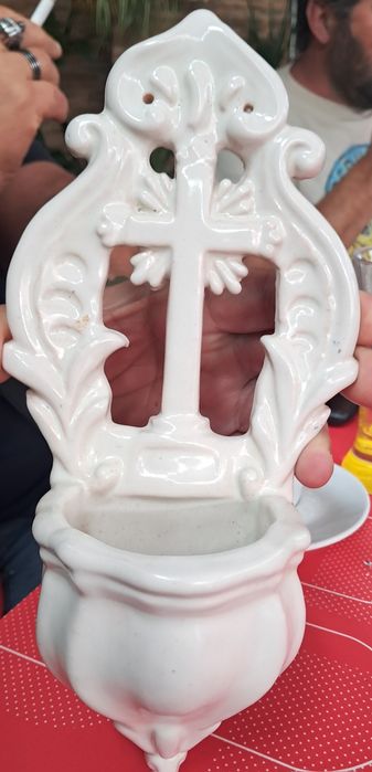 Antiguidade pia de água benta