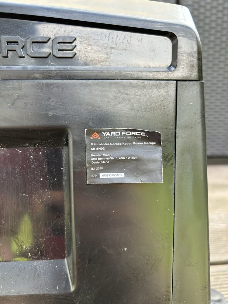 Garaż daszek dla robota koszącego yardforce