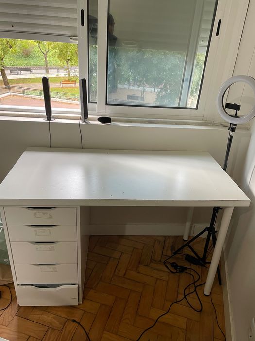 Mesa e secretária