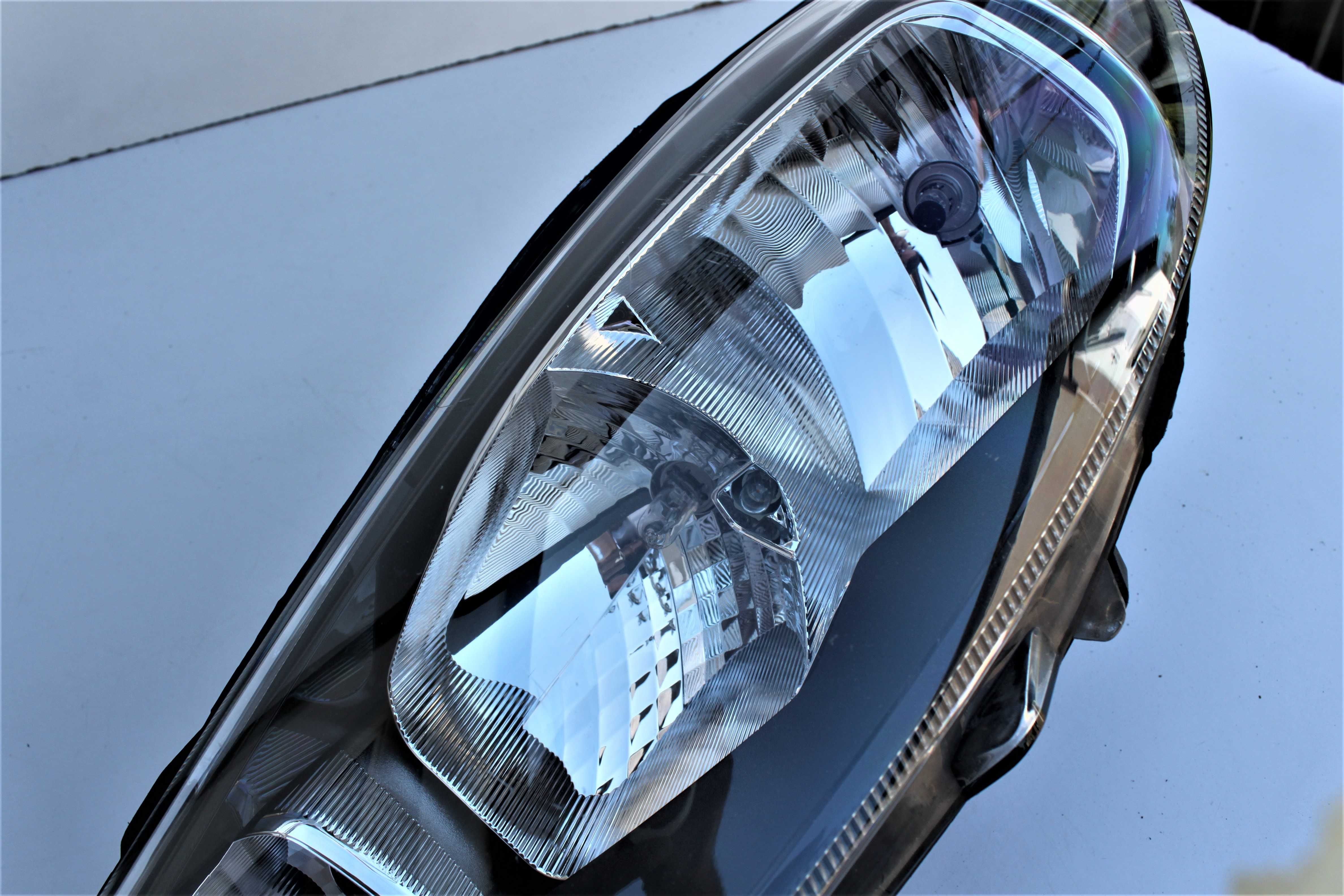 30.M. Lampa FORD FIESTA MK7 LIFT przód reflektor  lewa