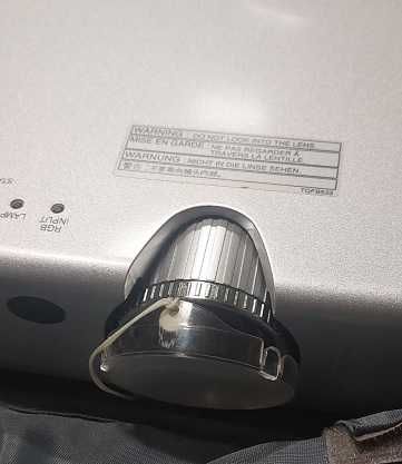 Videoprojector PANASONIC + Tela de projeção retrátil