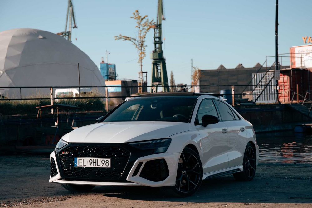Wynajem Audi RS3 Wydech Hooliex - wypożyczalnia samochodów.