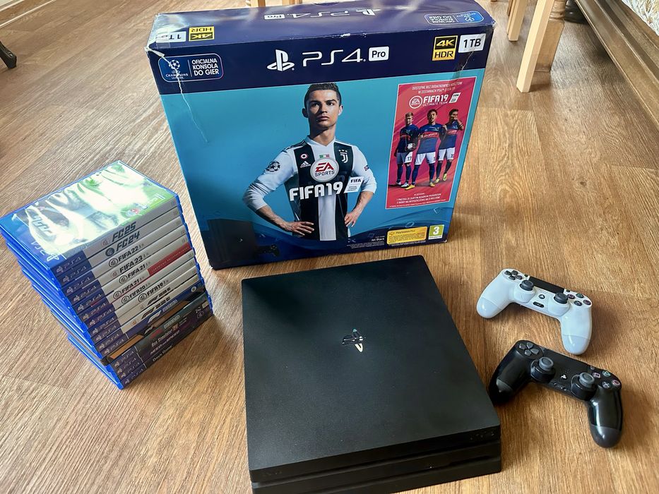Playstation 4 Pro 1 TB + 2 pady + 15 gier