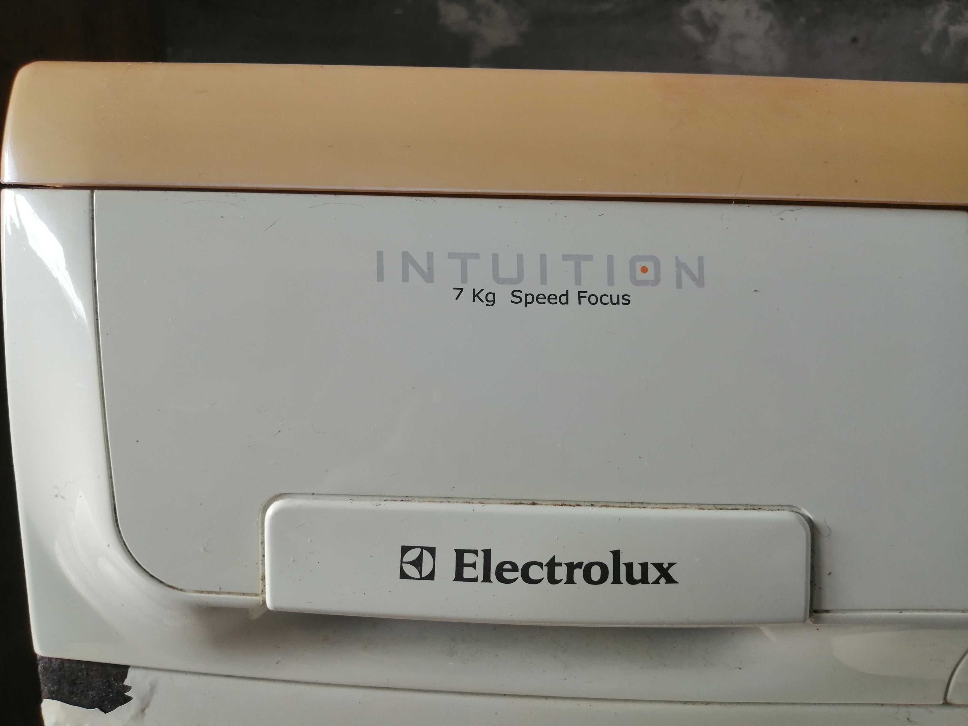 Máquina de lavar roupa Electrolux intuition