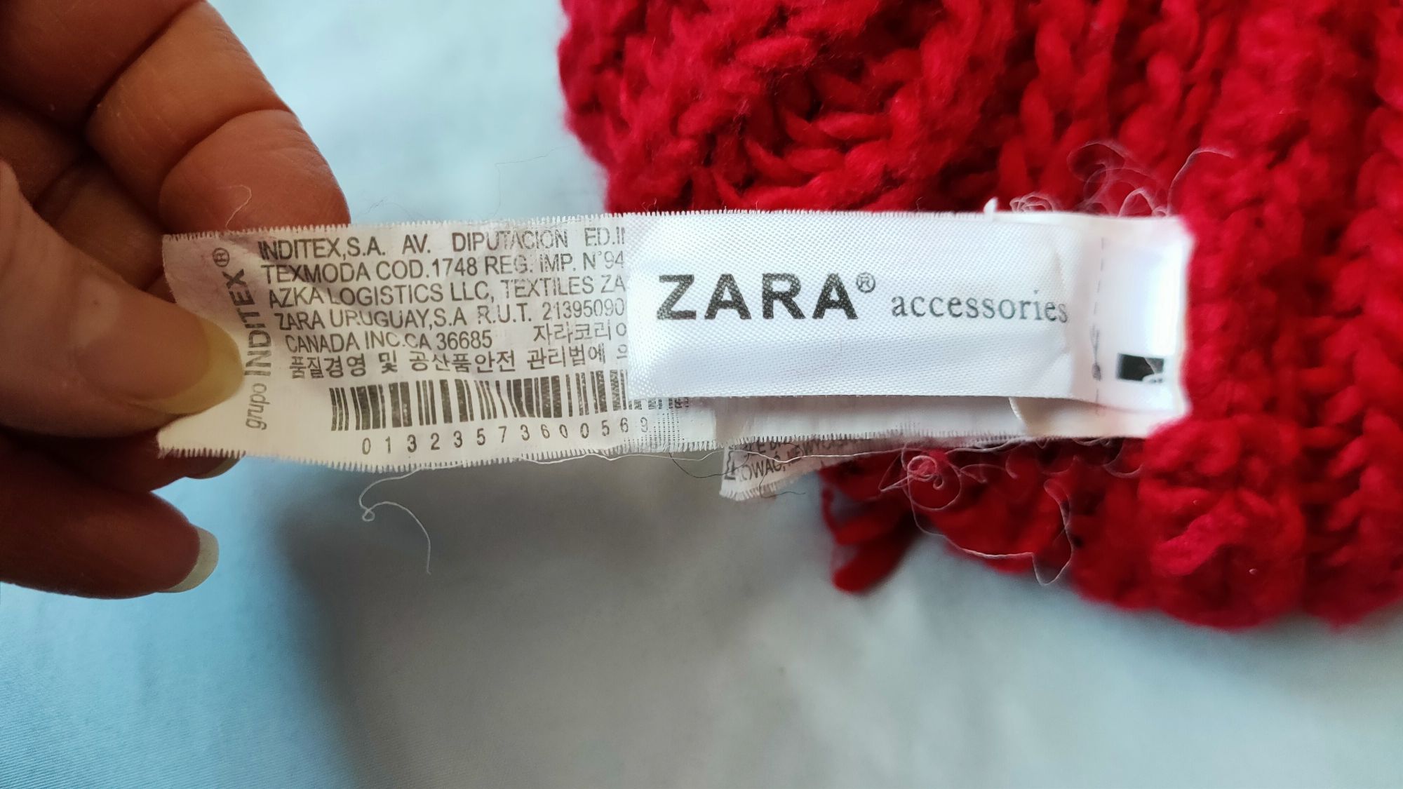 Czerwona czapka Zara
