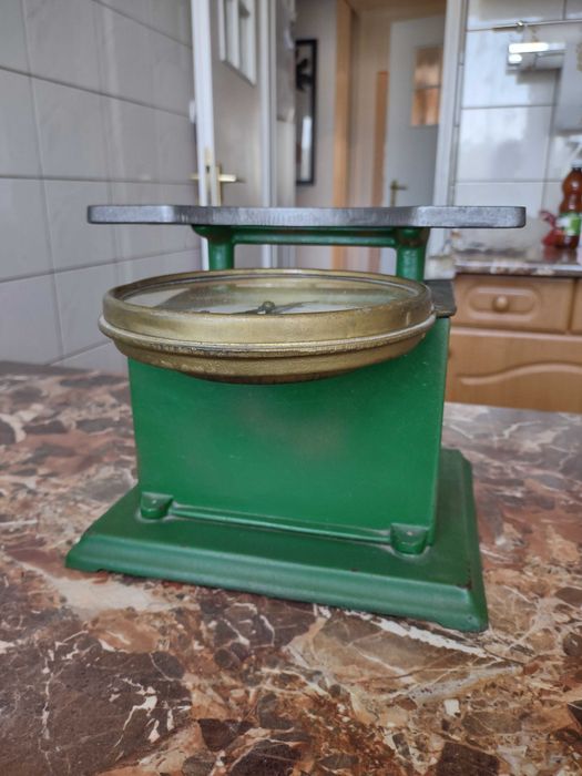 Stara waga łazienkowa, działa taruje się świetny stan