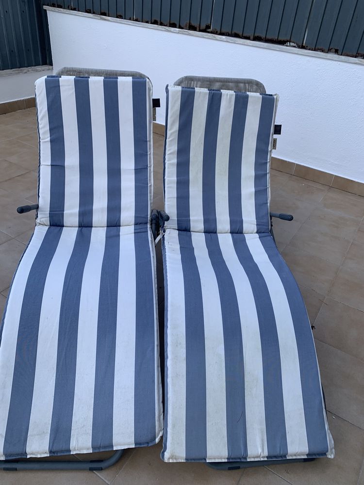 Vendo mobiliario de exterior: mesa com chapeu de sole 4 cadeiras e esp