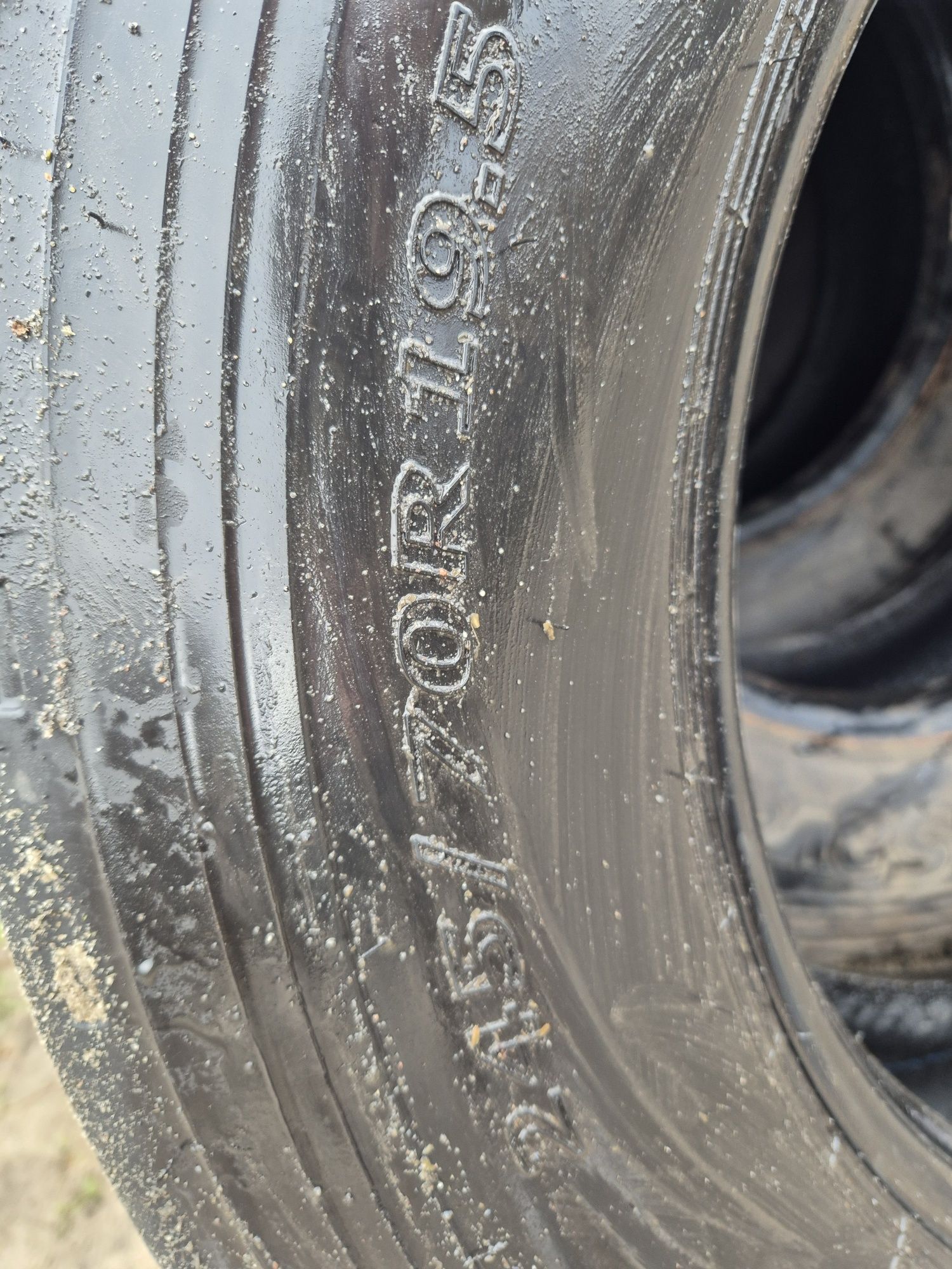 Opony 245/70r19.5j