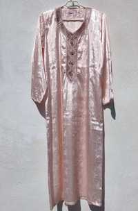 Длинное светло розовое платье туника в восточном стиле с вышивкой L XL