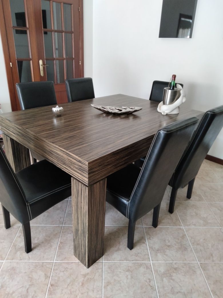 Mesa em Ébano 150x110x81