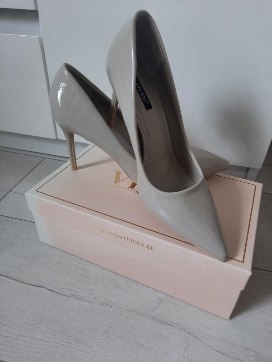 Buty na obcssie, szpilki rozmiar 39 NOWE niżży obcas