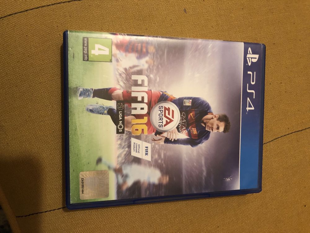 Vendo Jogo de PlayStation 4 Fifa 16 usado