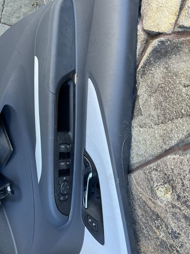Chevrolet Bolt шевроле болт карта двері