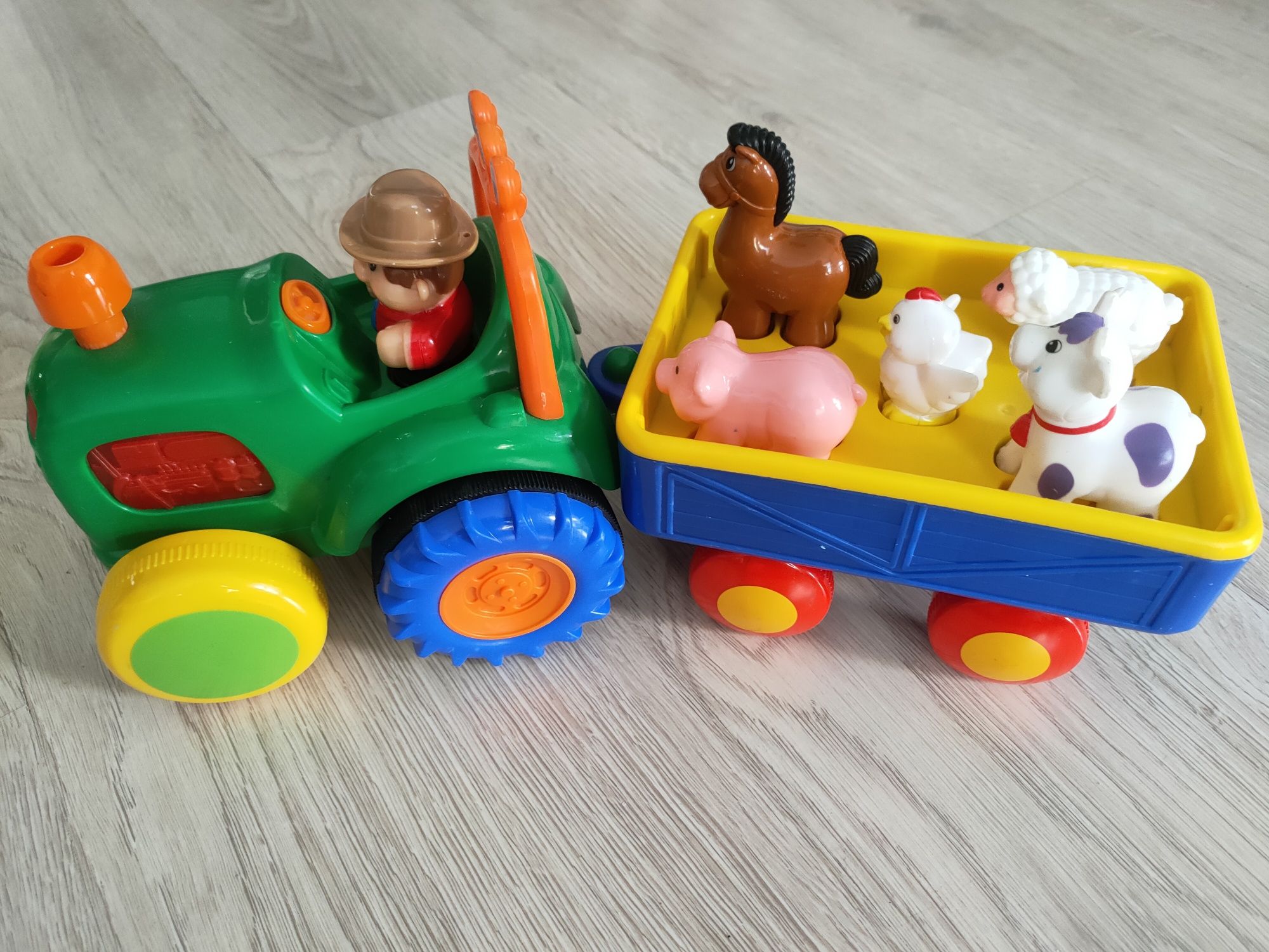 Pan dumelek, interaktywny traktor ze zwierzętami