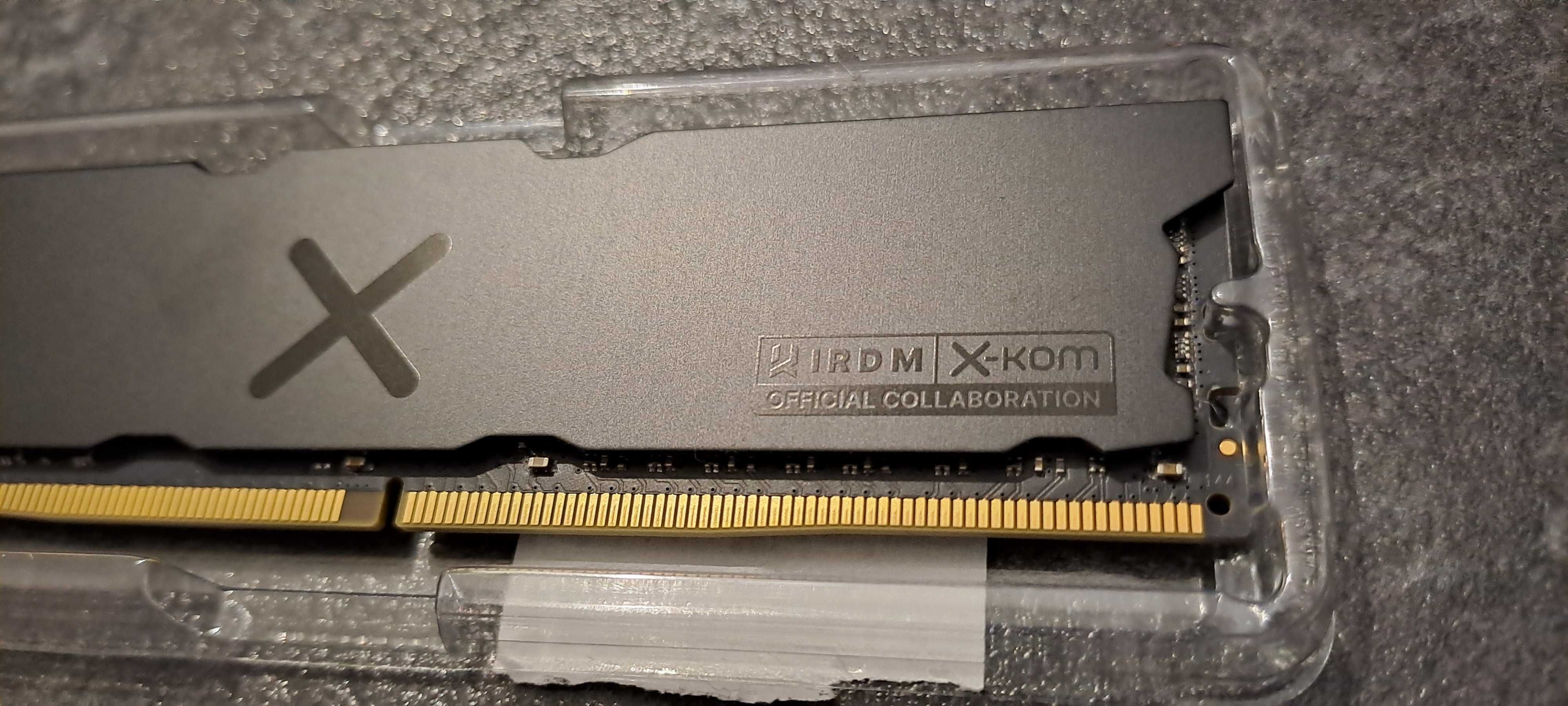 Pamięć kości RAM DDR4 16GB (2x8GB) - idealne dla gracza jak nowe !