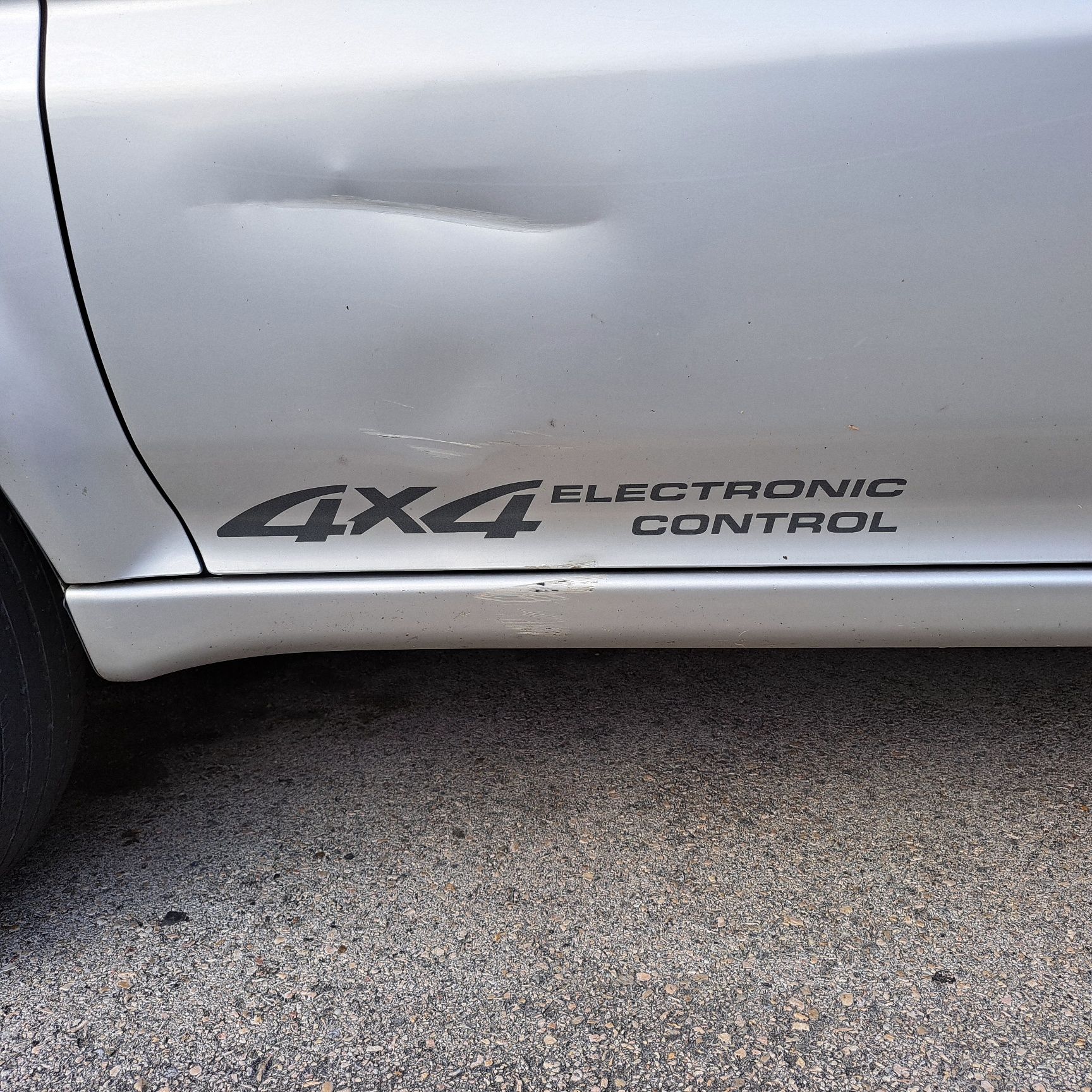 Honda hr-v 1.6 bom estado geral  4x4