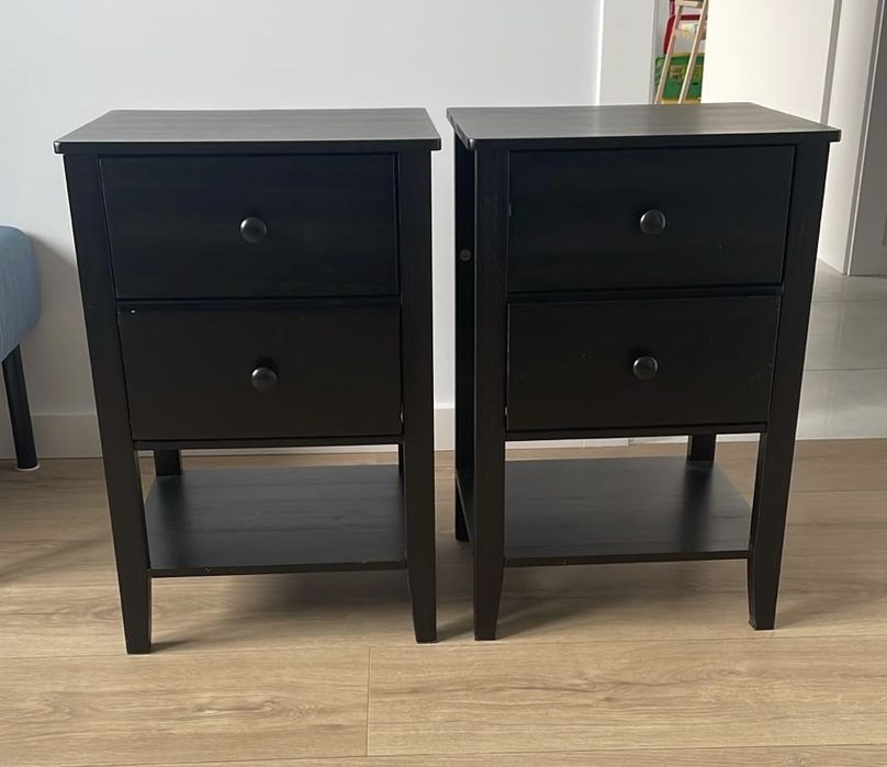 Komplet 2 drewnianych szafek stolików nocnych.
