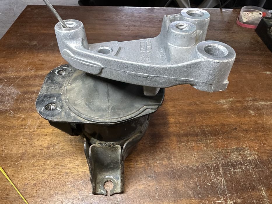 Кронштейн подушки двигателя Honda Civic 4d 1.8 автомат