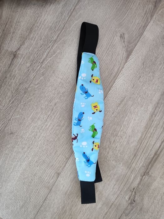 Opaska podtrzymująca głowę dziecka w foteliku samochodowym