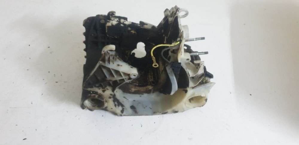 Karter podstawa silnika obudowa zbiornika paliwa stihl ms 181 i 211