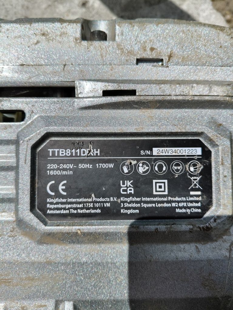 Młot wyburzeniowy Titan 1700 W 50J