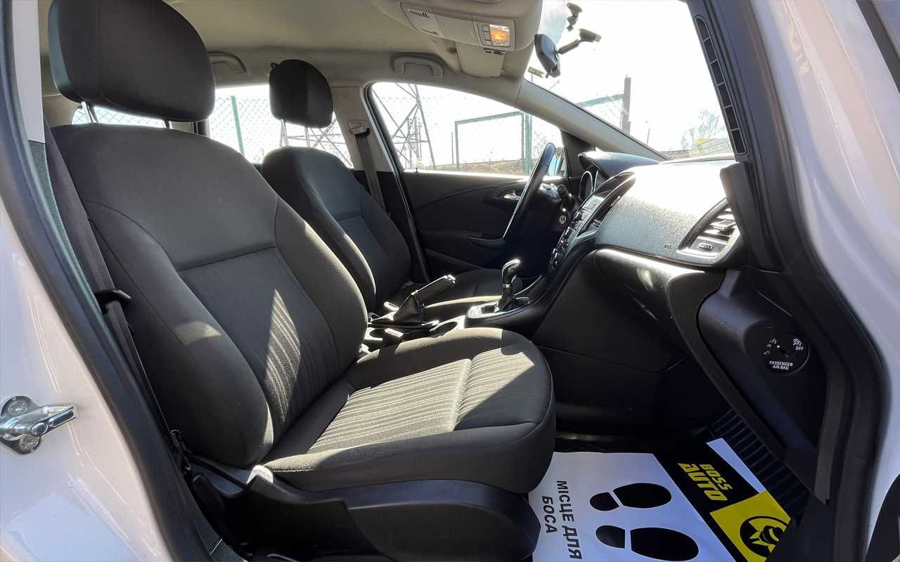 Opel Astra Sports Tourer 2014