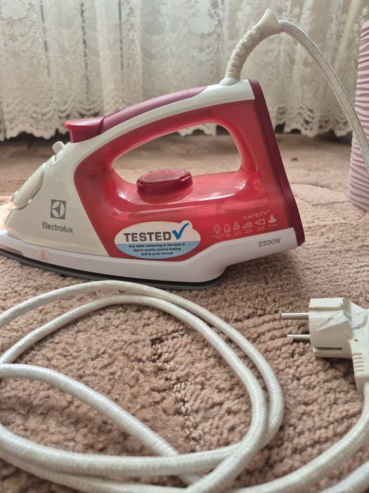 Праска (утюг) Electrolux моделі EDB5210 в хорошому стані .